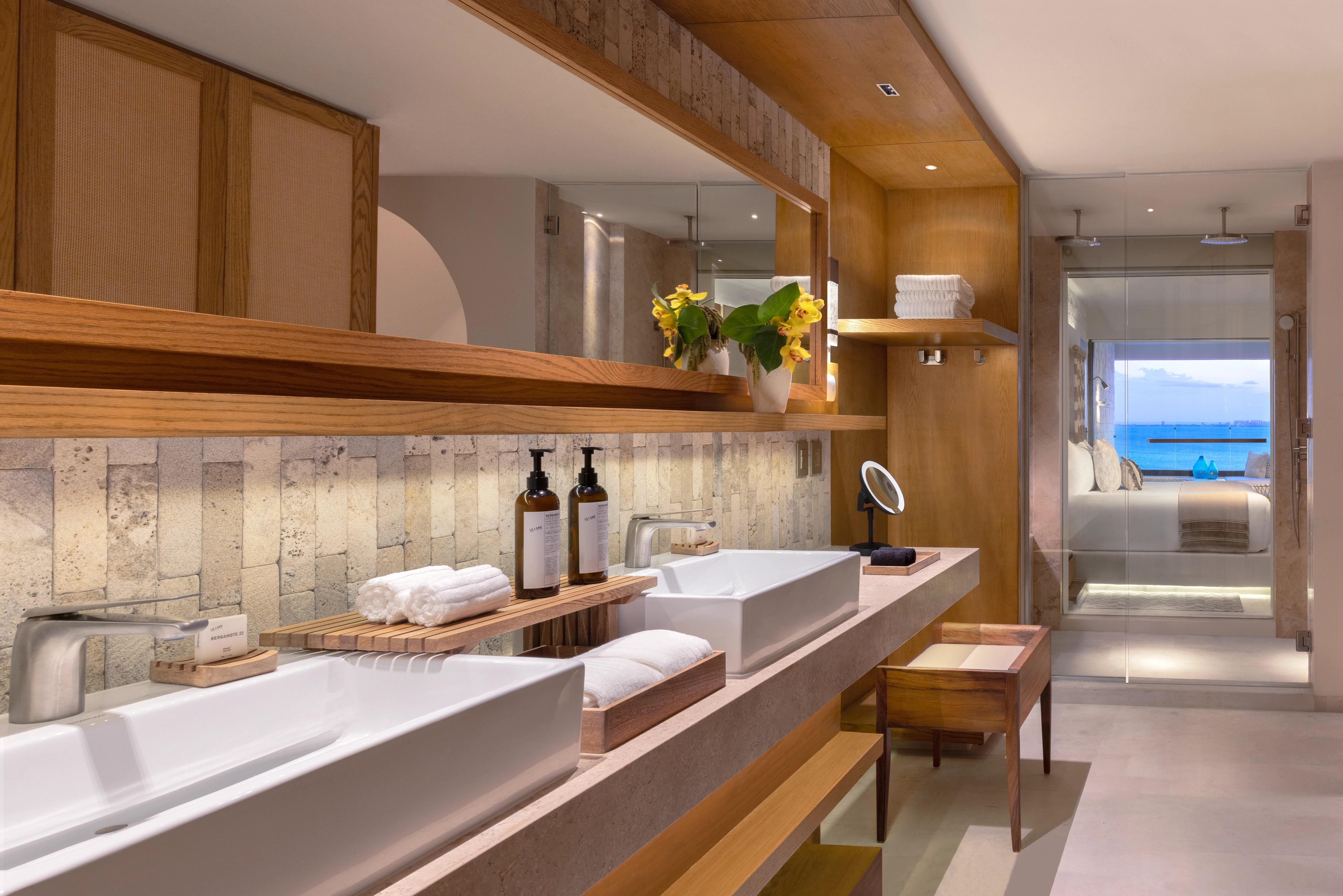 Signature Junior Suite King or Double Ocean Front with Hot Tub