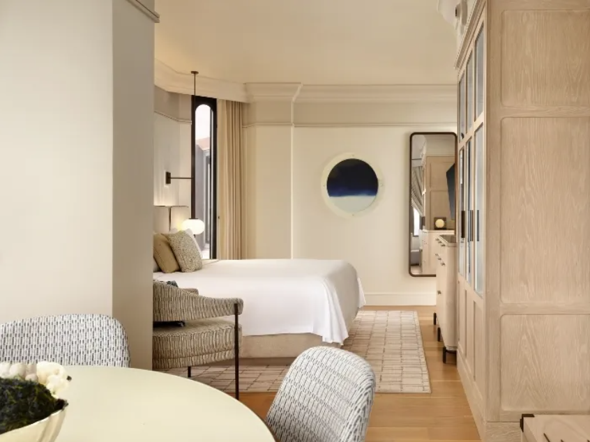 Estate View Corner Suite King