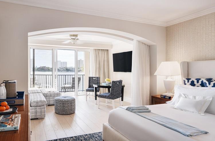 Lake View Junior Suite King + Balcony