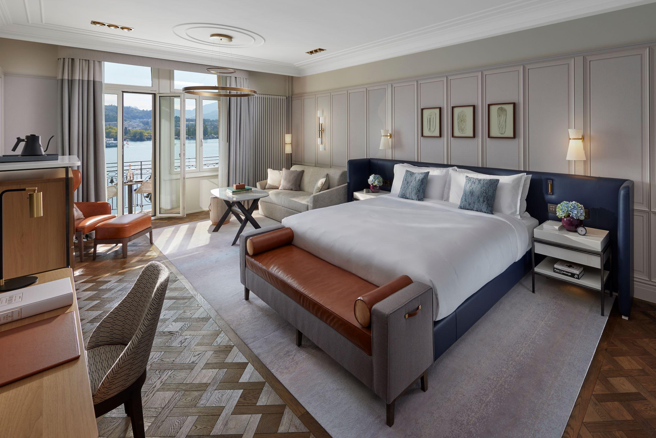 Lake View Junior Suite with Balcony | King Bed (50 – 52 sqm /538-559 sqft)