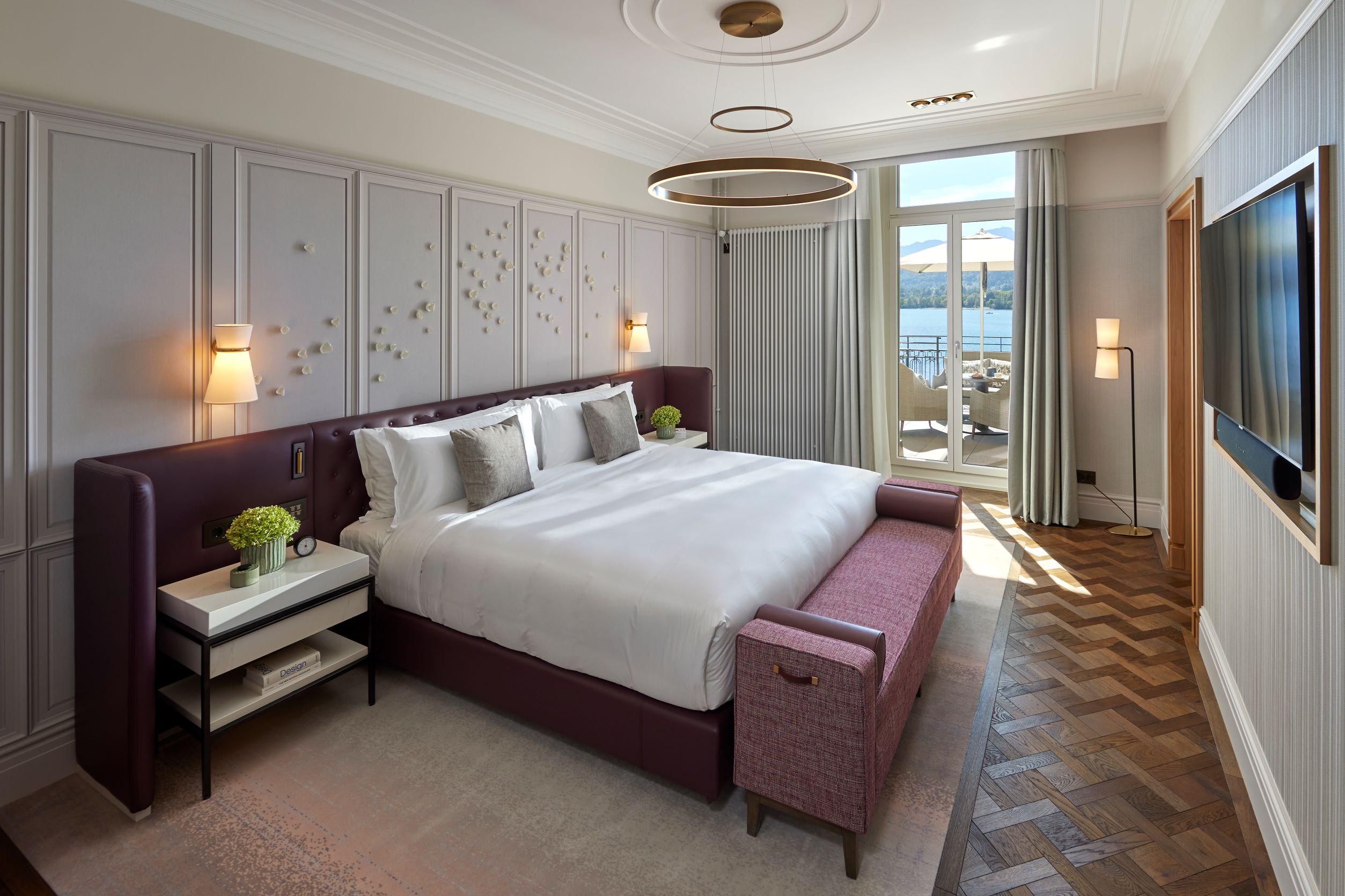 Lake View Suite with Terrace | King Bed or Twin Beds (57-69 sqm/613-742 sqft)