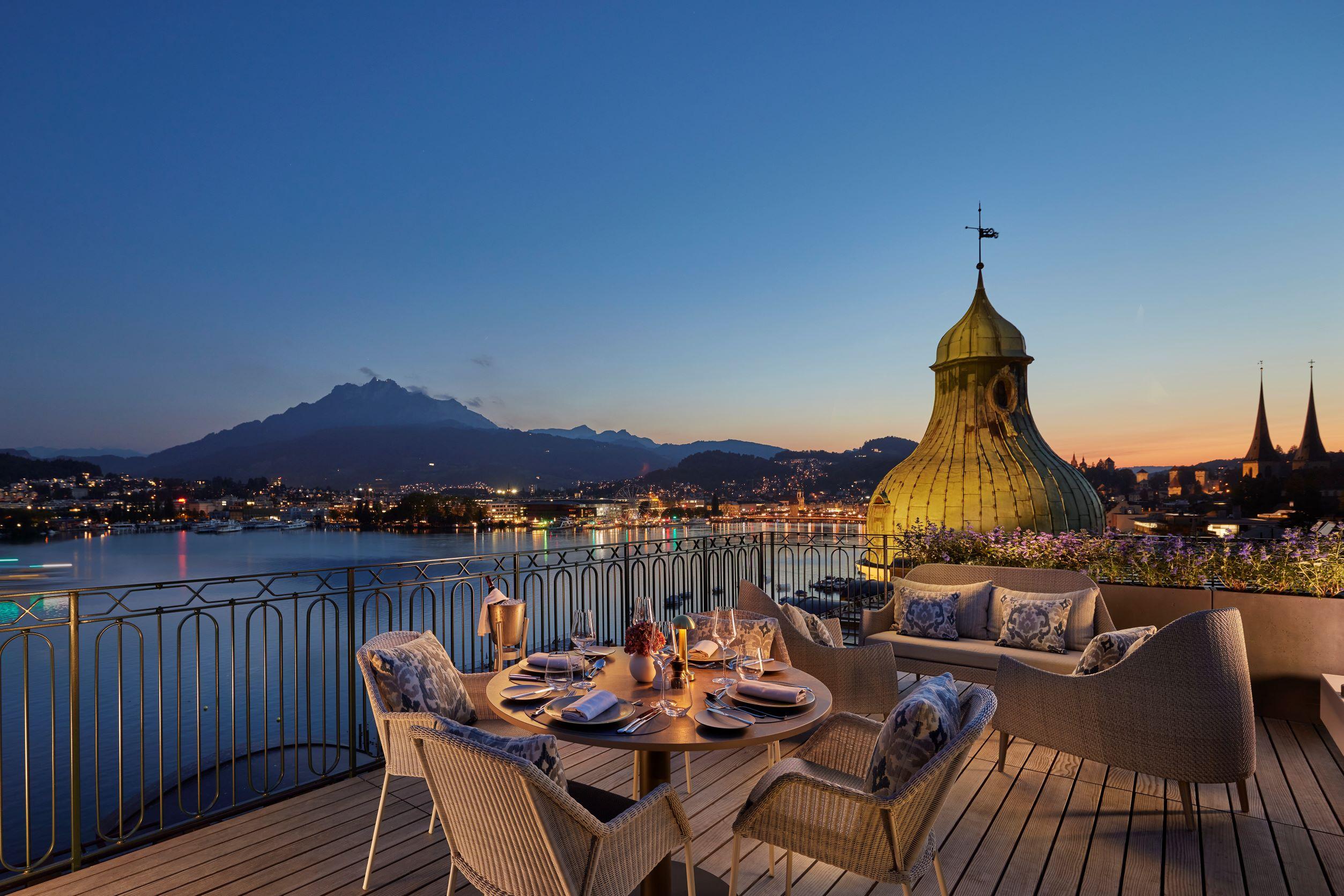 Panoramic Rooftop Terrace Suite | King Bed or Twin Beds (100 sqm / 1076 sqft)