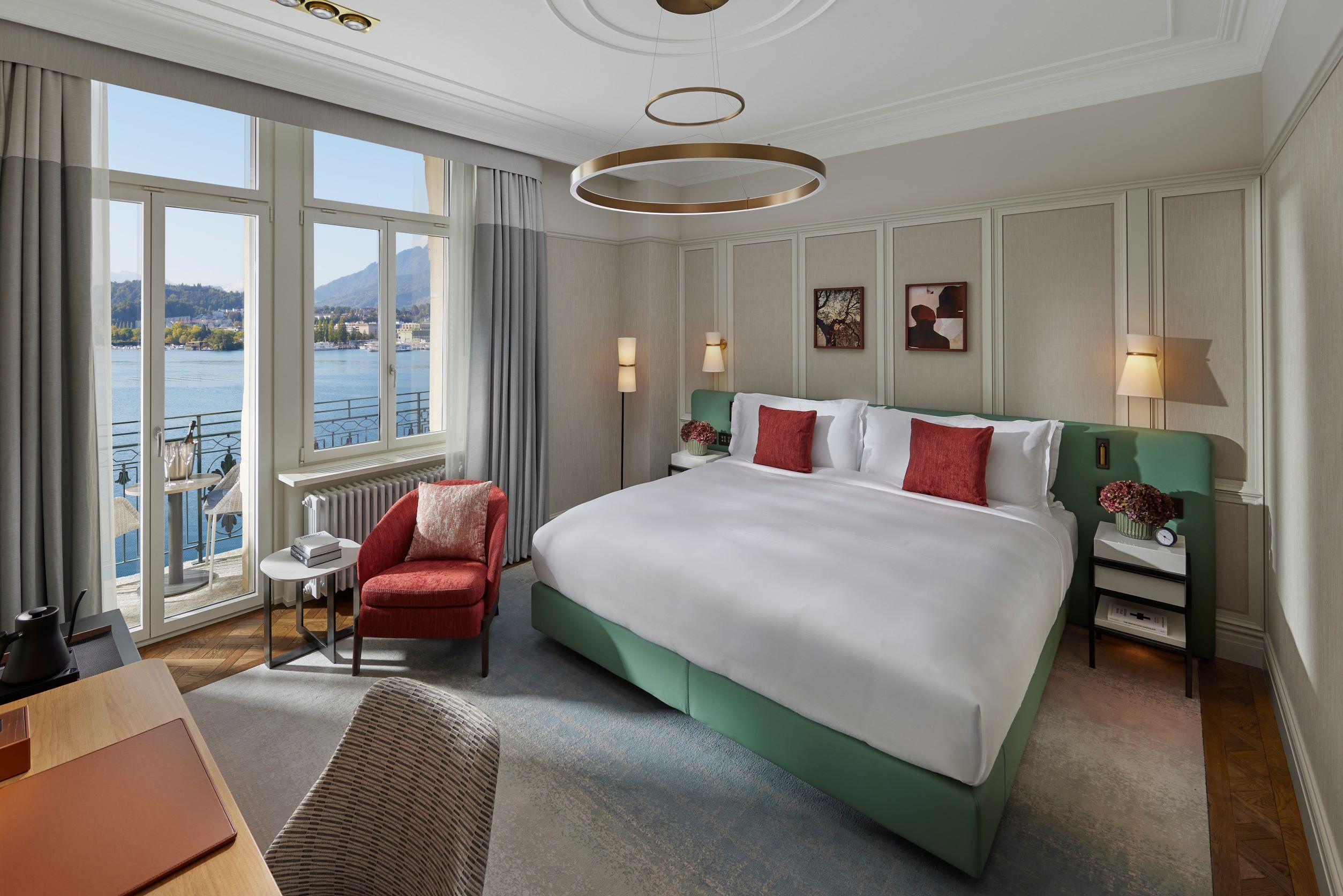 Superior Lake View Room with Balcony | King Bed or Twin Beds (30-41 sqm / 322-441 sqft)