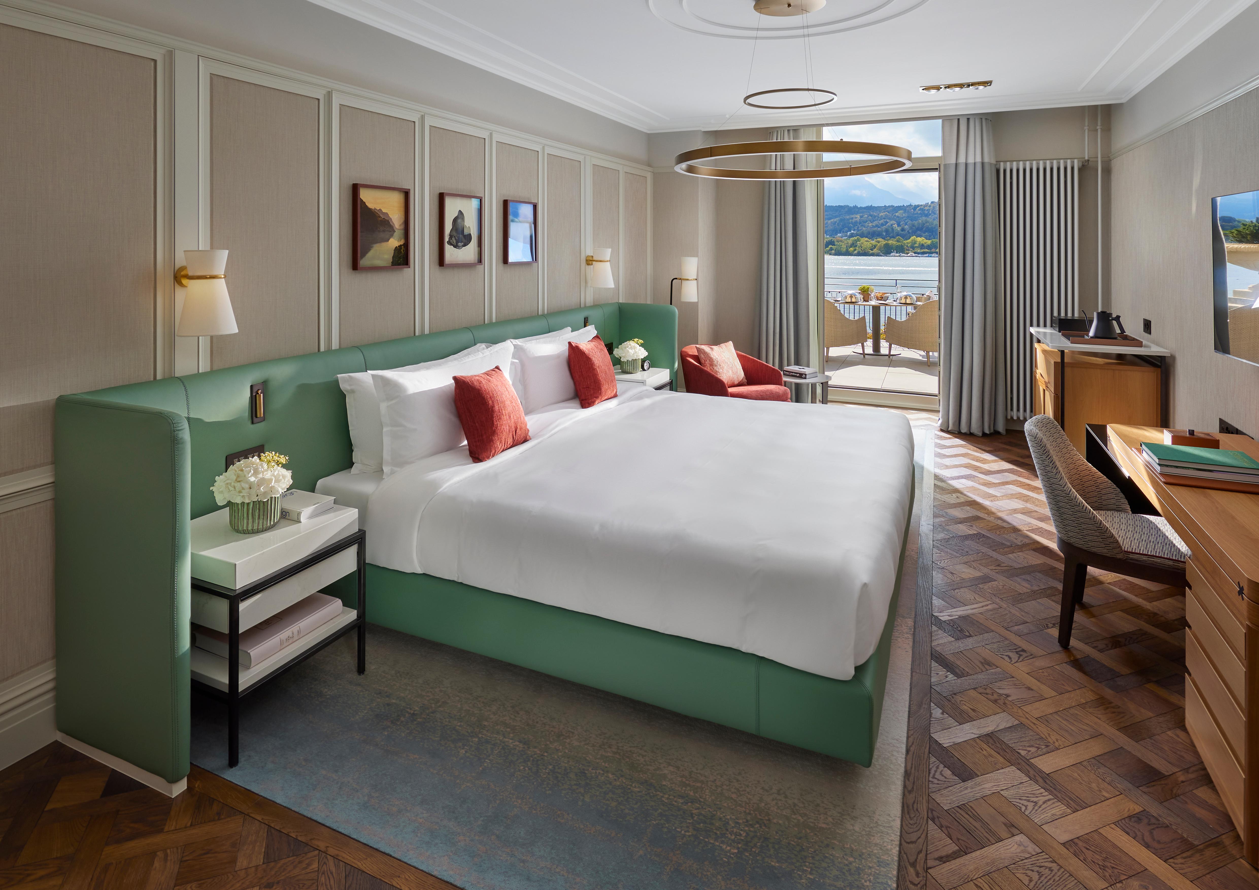 Superior Lake View Room | King Bed or Twin Beds (29-39 sqm / 312-419 sqft)