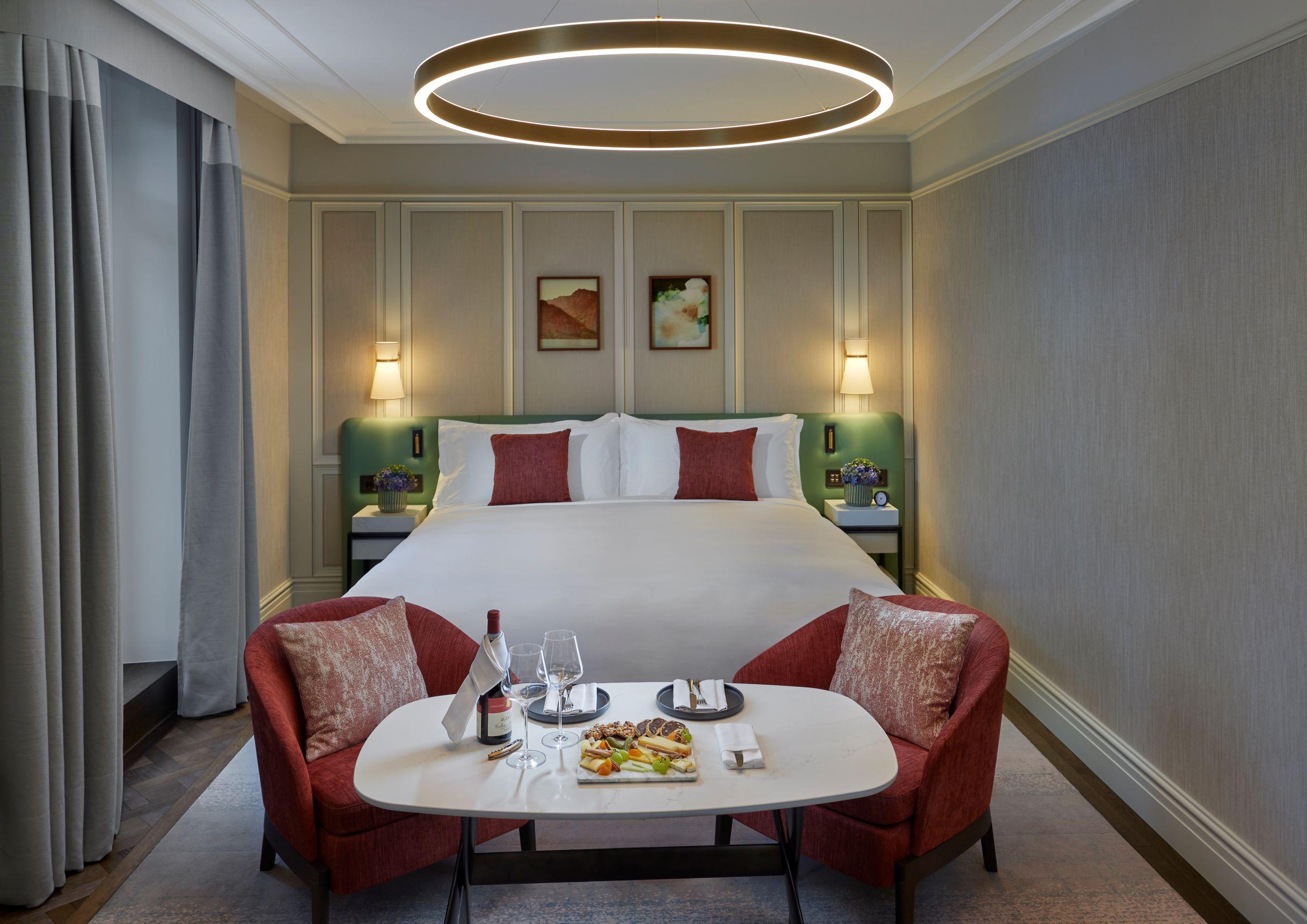Superior Room | King Bed or Twin Beds (25-48 sqm / 269-517 sqft)