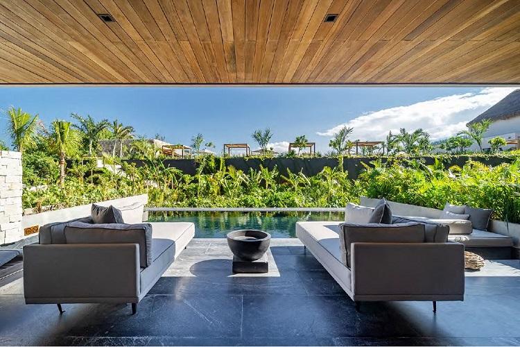 Master Suite Swim Out Tropical View