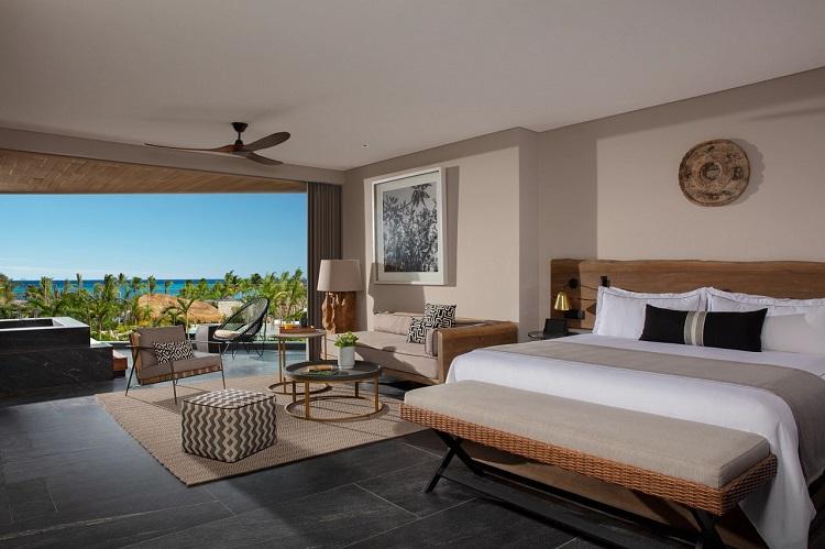 Signature Suite Tropical View