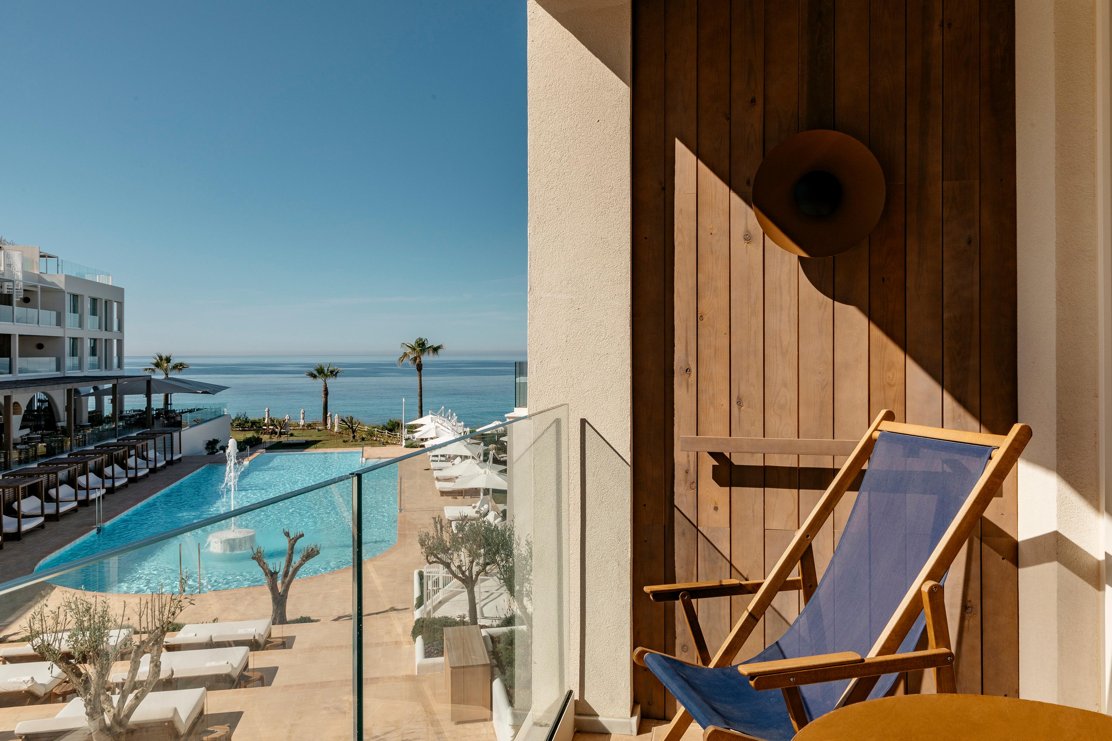 SUPREME LATERAL SEA VIEW WITH TERRACE (430 sf)