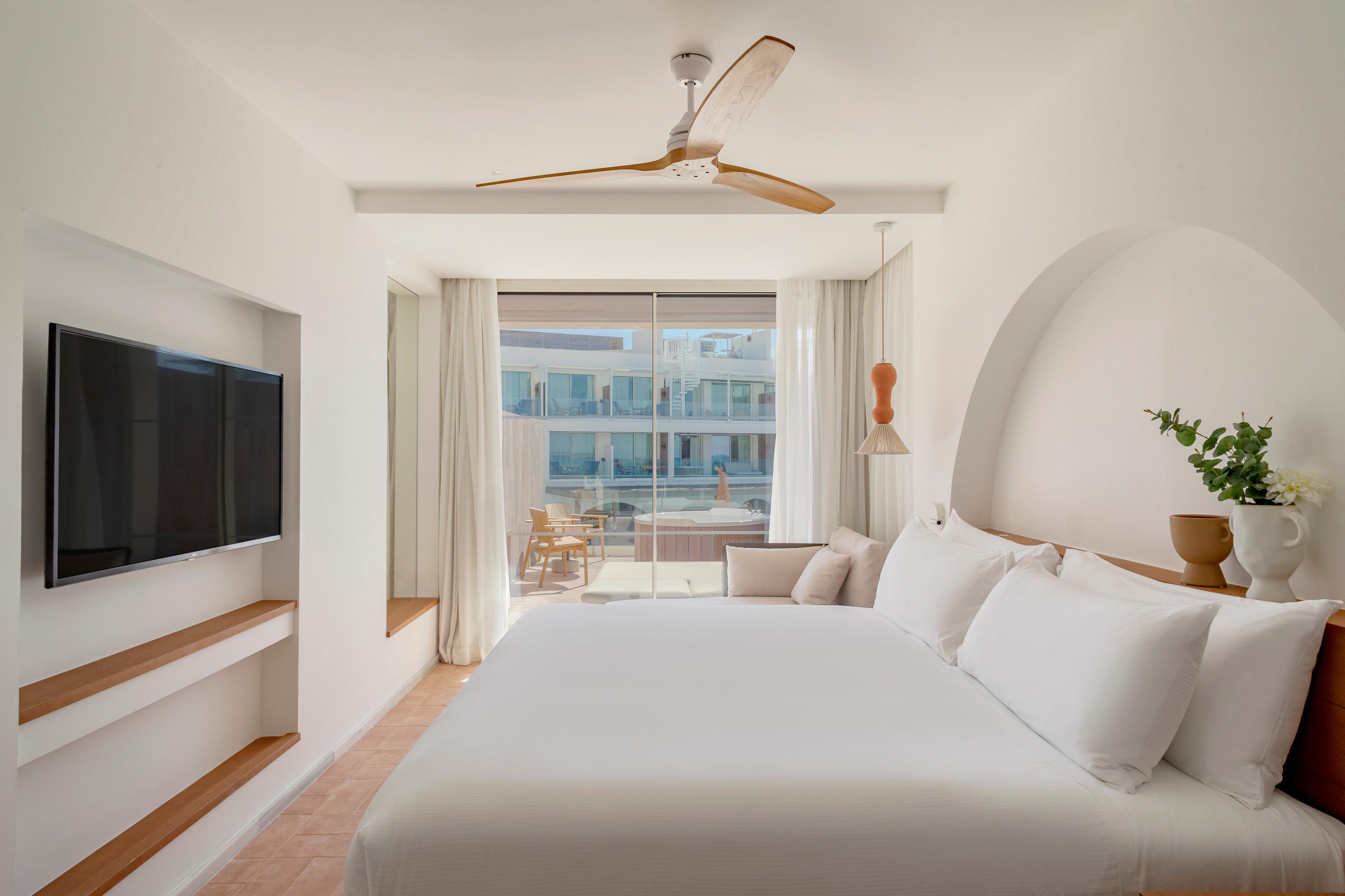SUPREME SEA VIEW WITH TERRACE TUB (430 sf)