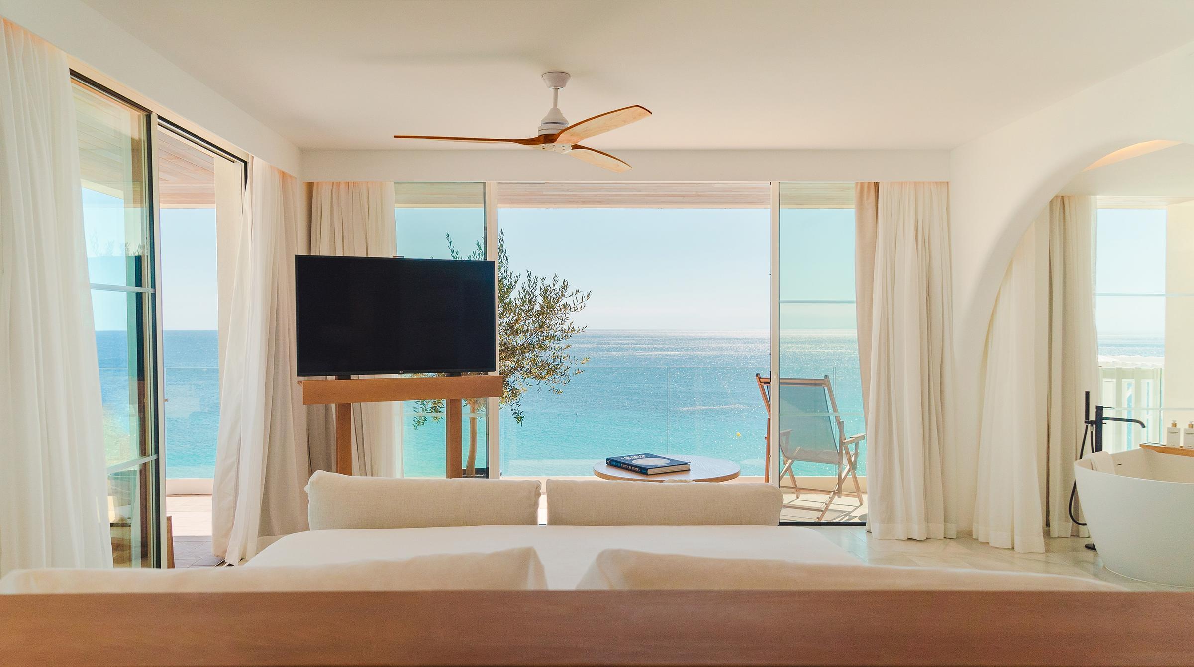OCEAN SUITE SEA VIEW WITH TERRACE TUB (645 sf)