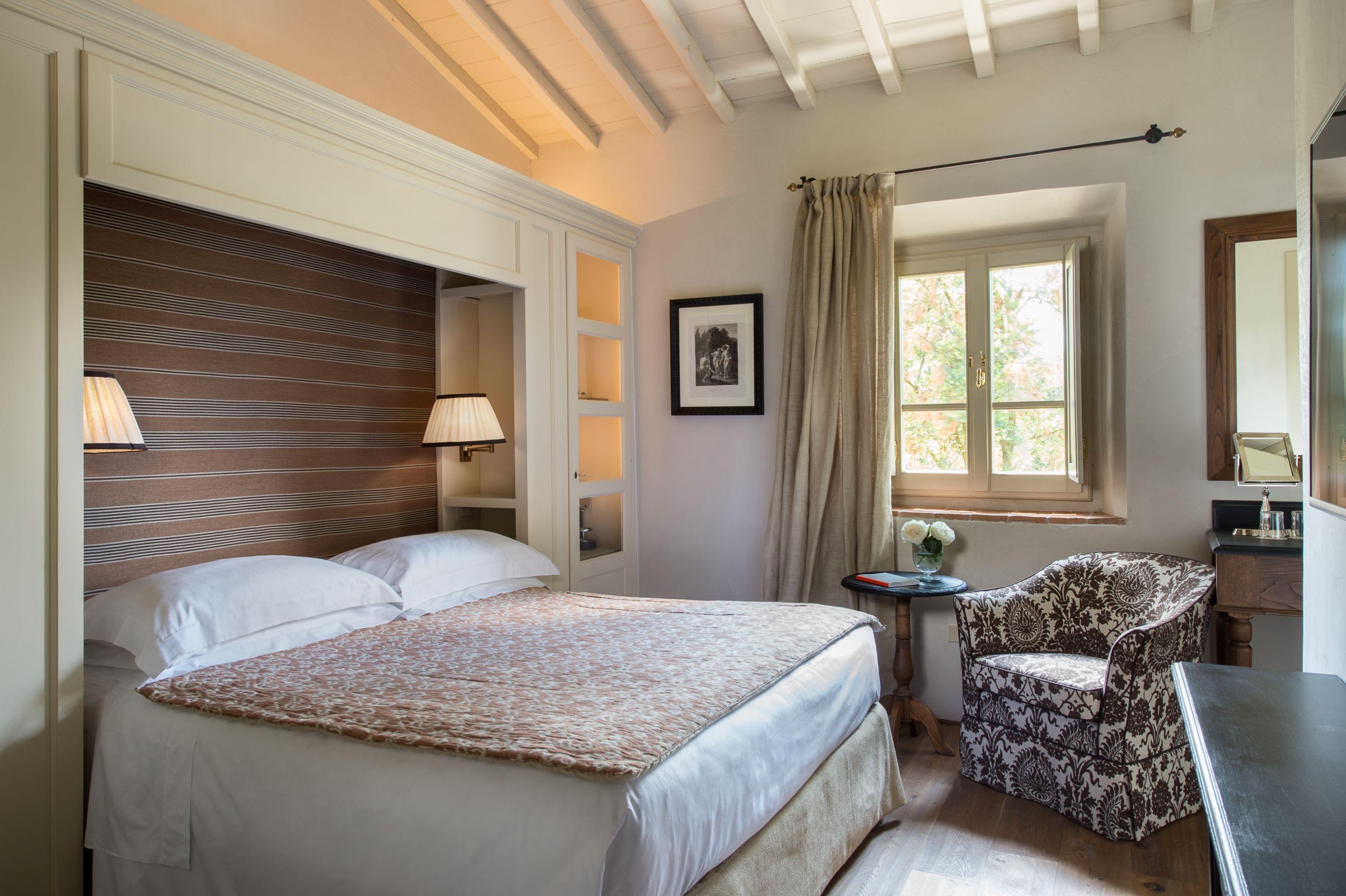 CLASSIC ROOM MEDIEVAL VILLAGE