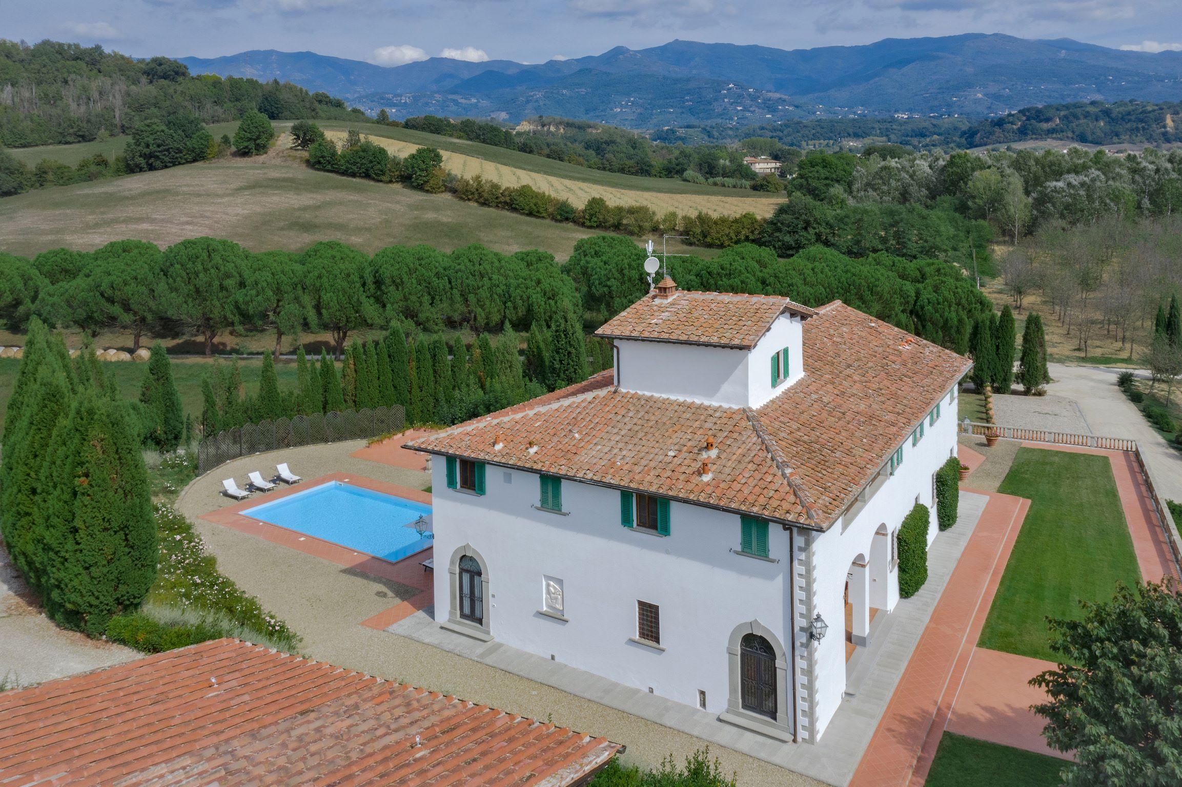 VILLA GELSO AND COTTAGE (7+3 bedrooms)
