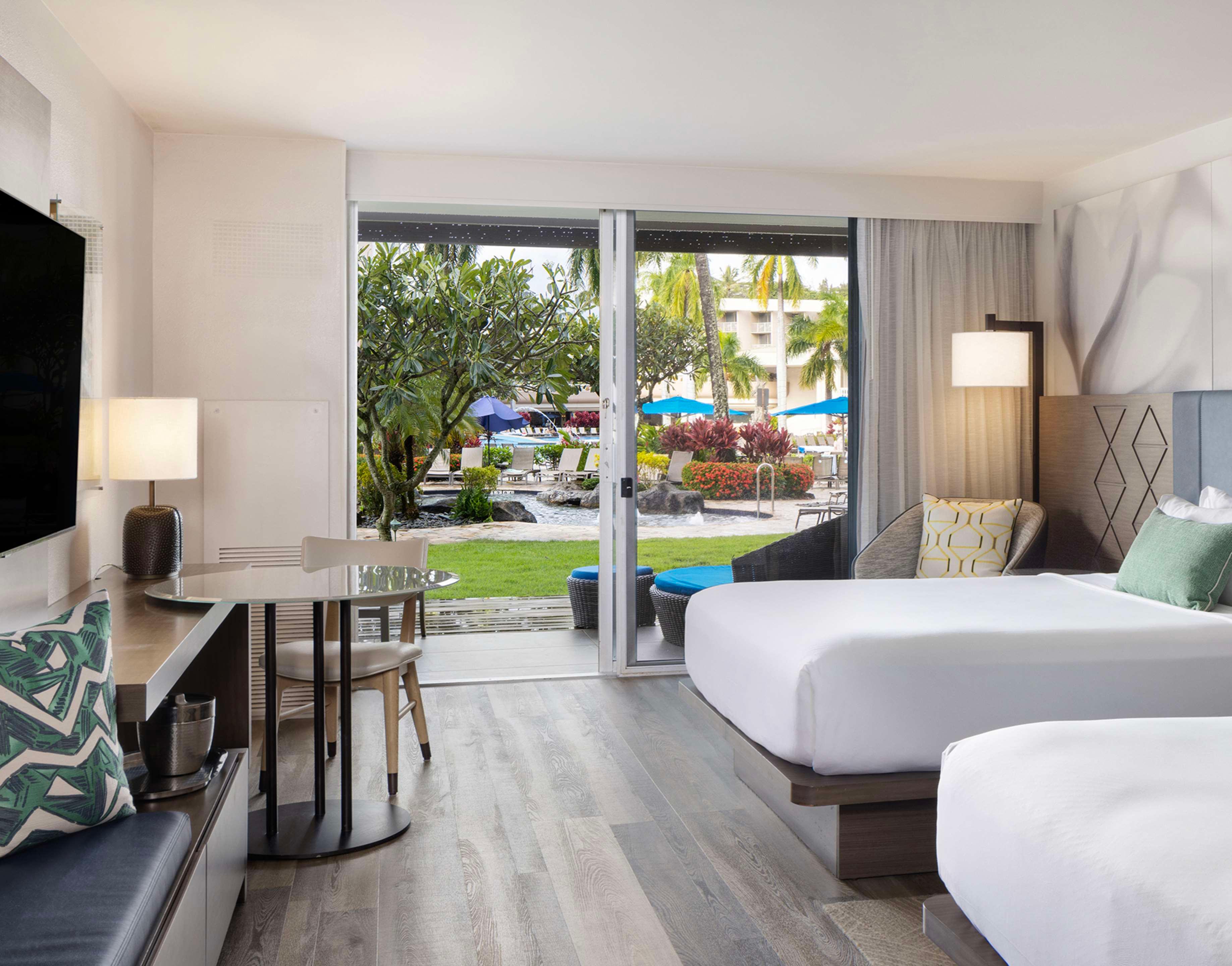 Deluxe – Two Queens – Ground Floor Lanai (D2QNL)