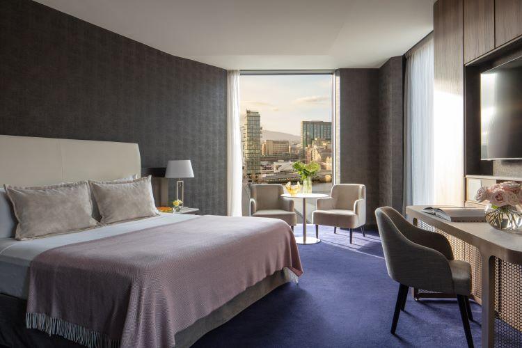 Junior Corner Suite