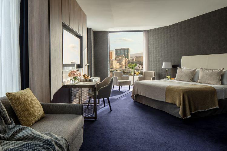 Junior Corner Suite with View
