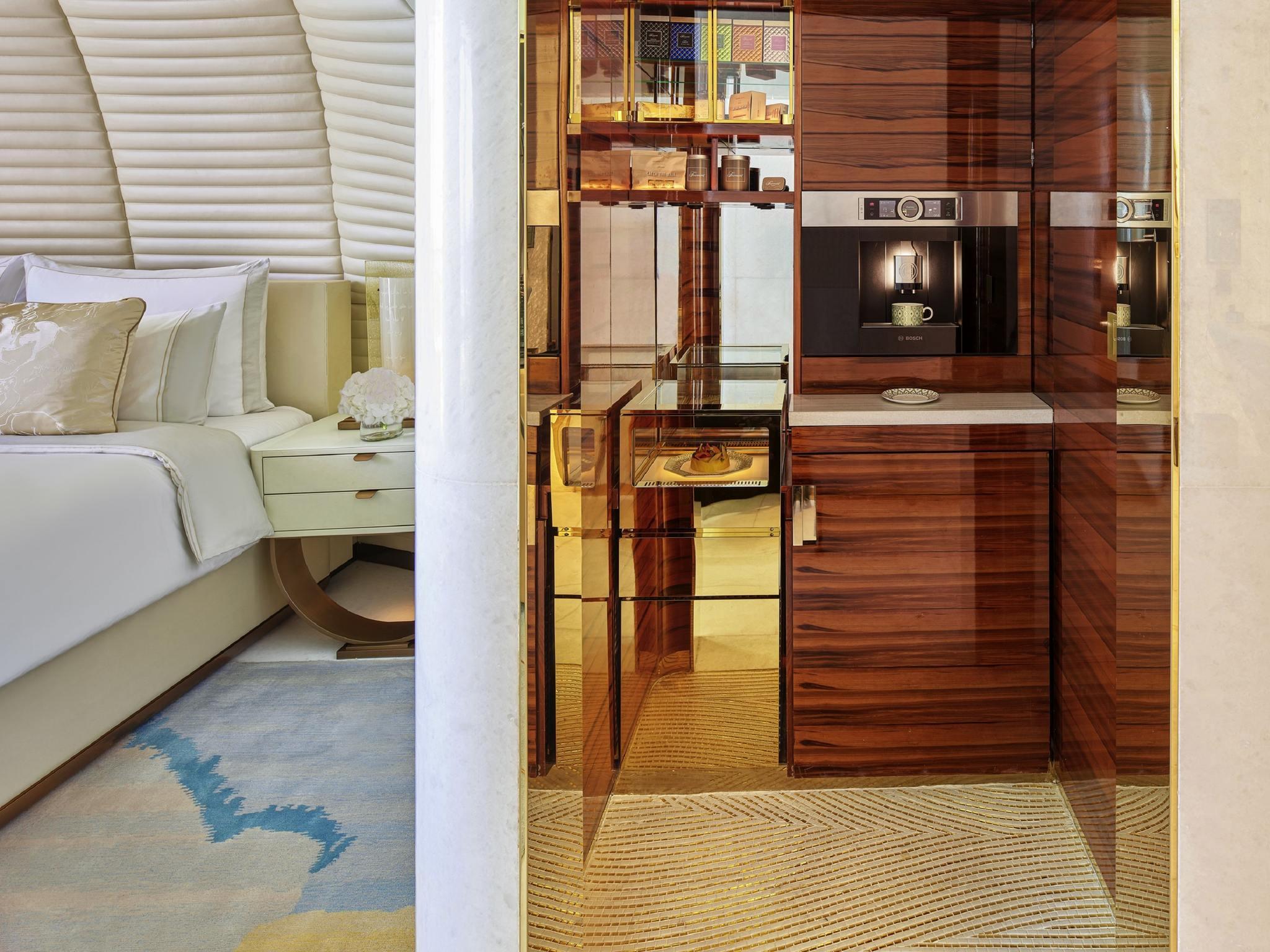 Junior Gold Suite (King)