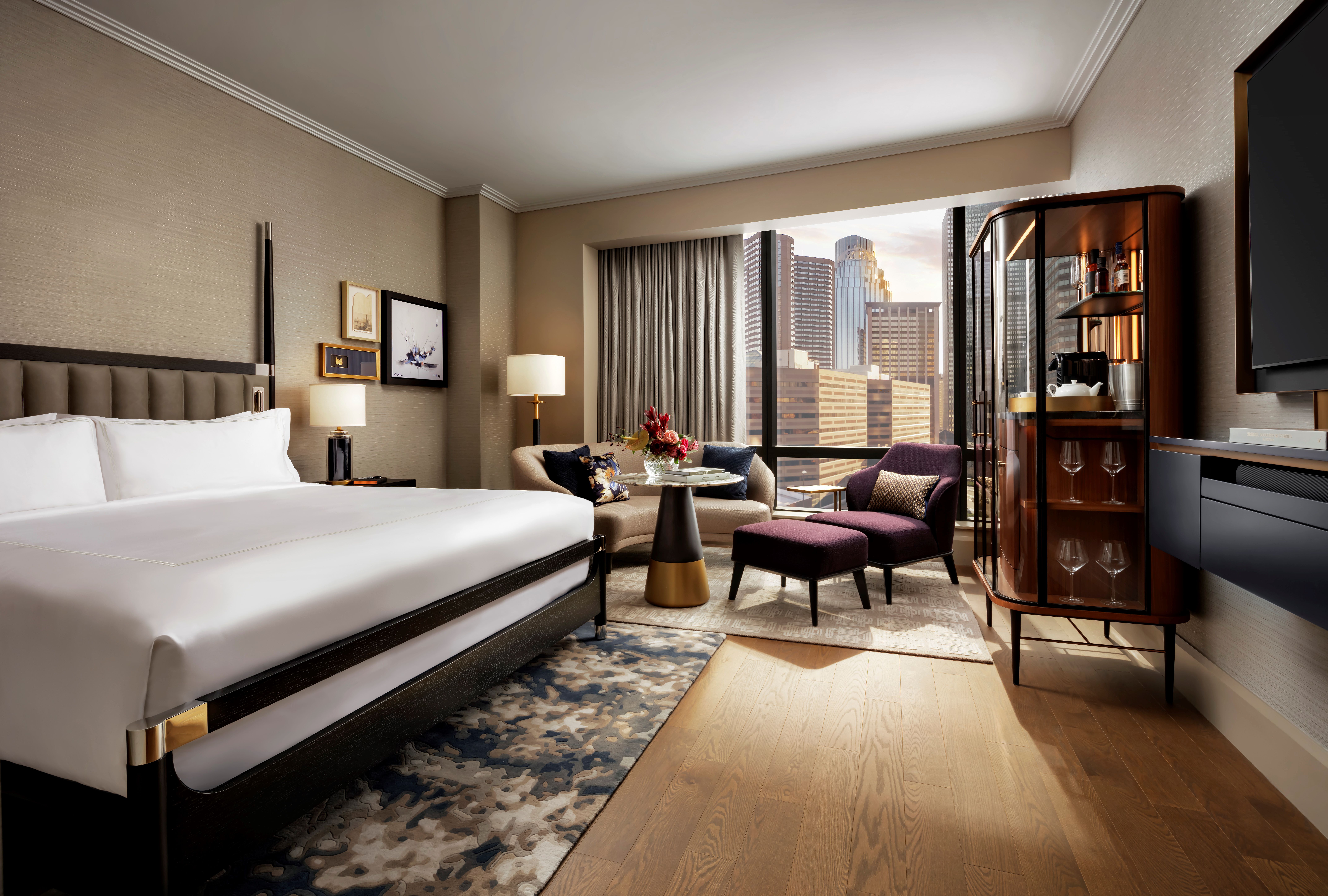 Grand Room with one King bed