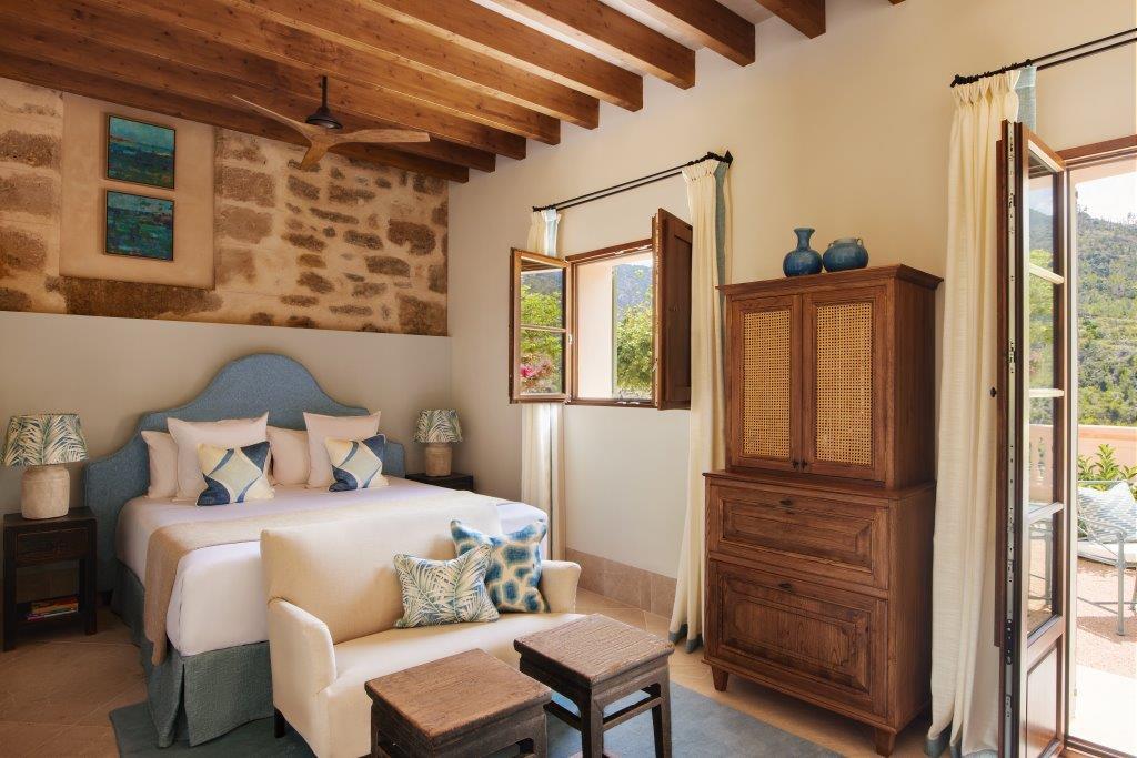 DELUXE MOUNTAIN VIEW ROOM