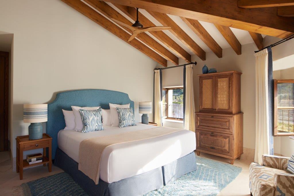 MOUNTAIN VIEW ROOM