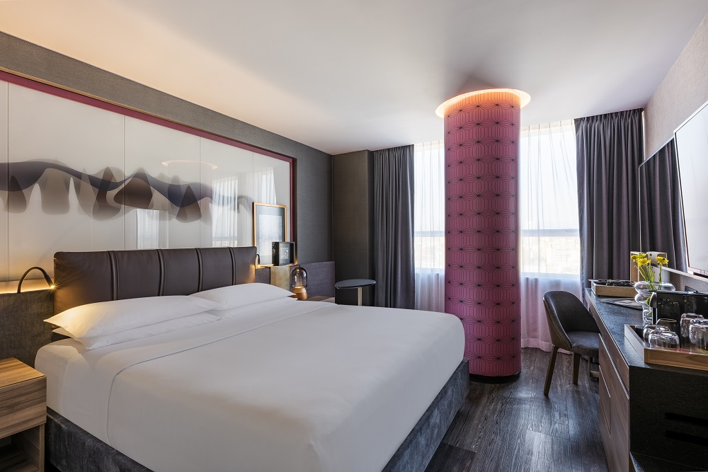 One King Bed City View