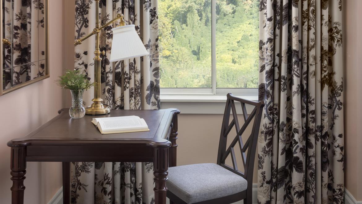 STUDIO SUITE WITH TWO QUEEN BEDS