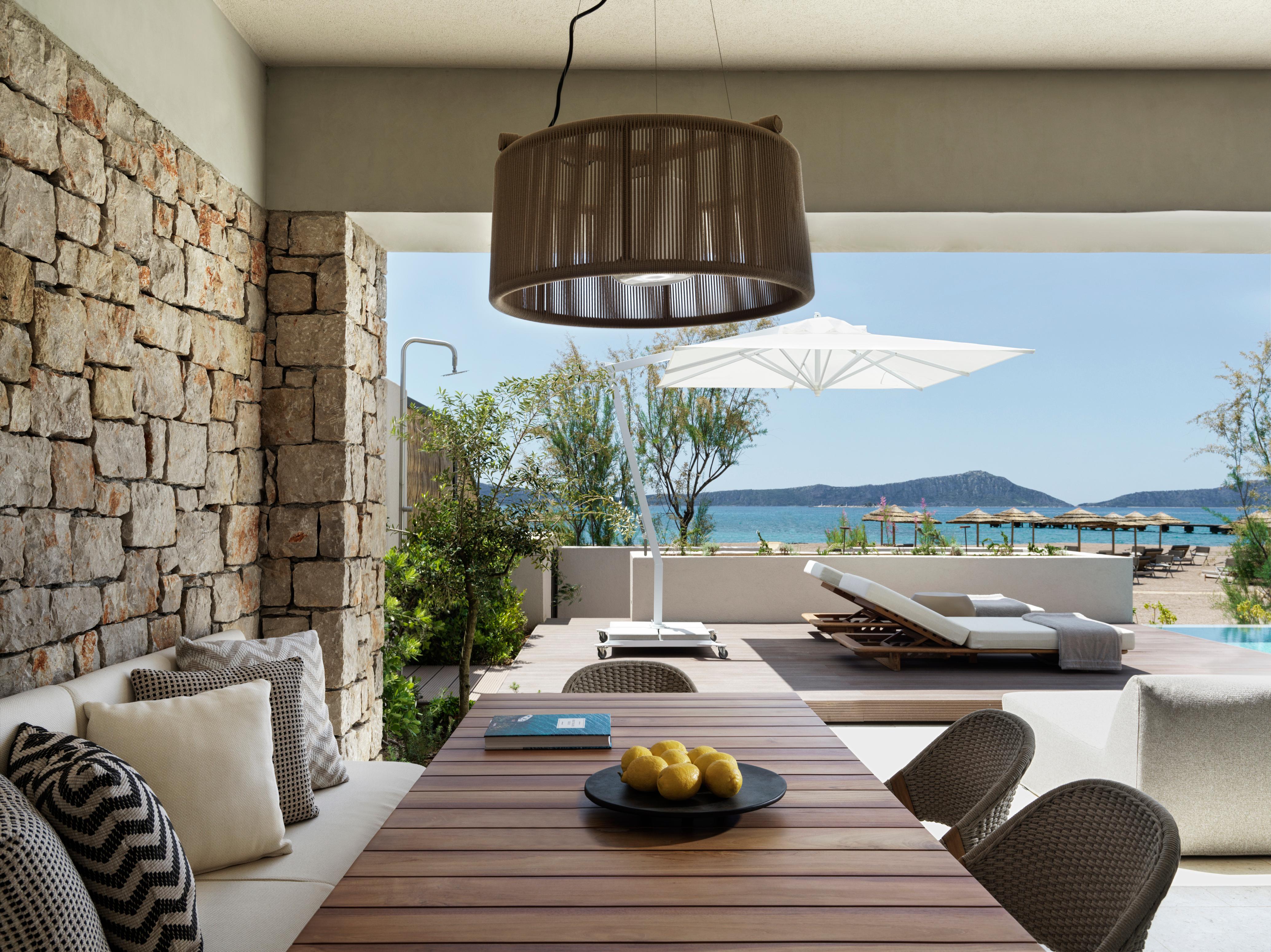 WOW Beachfront Infinity 2-Bedroom Suite