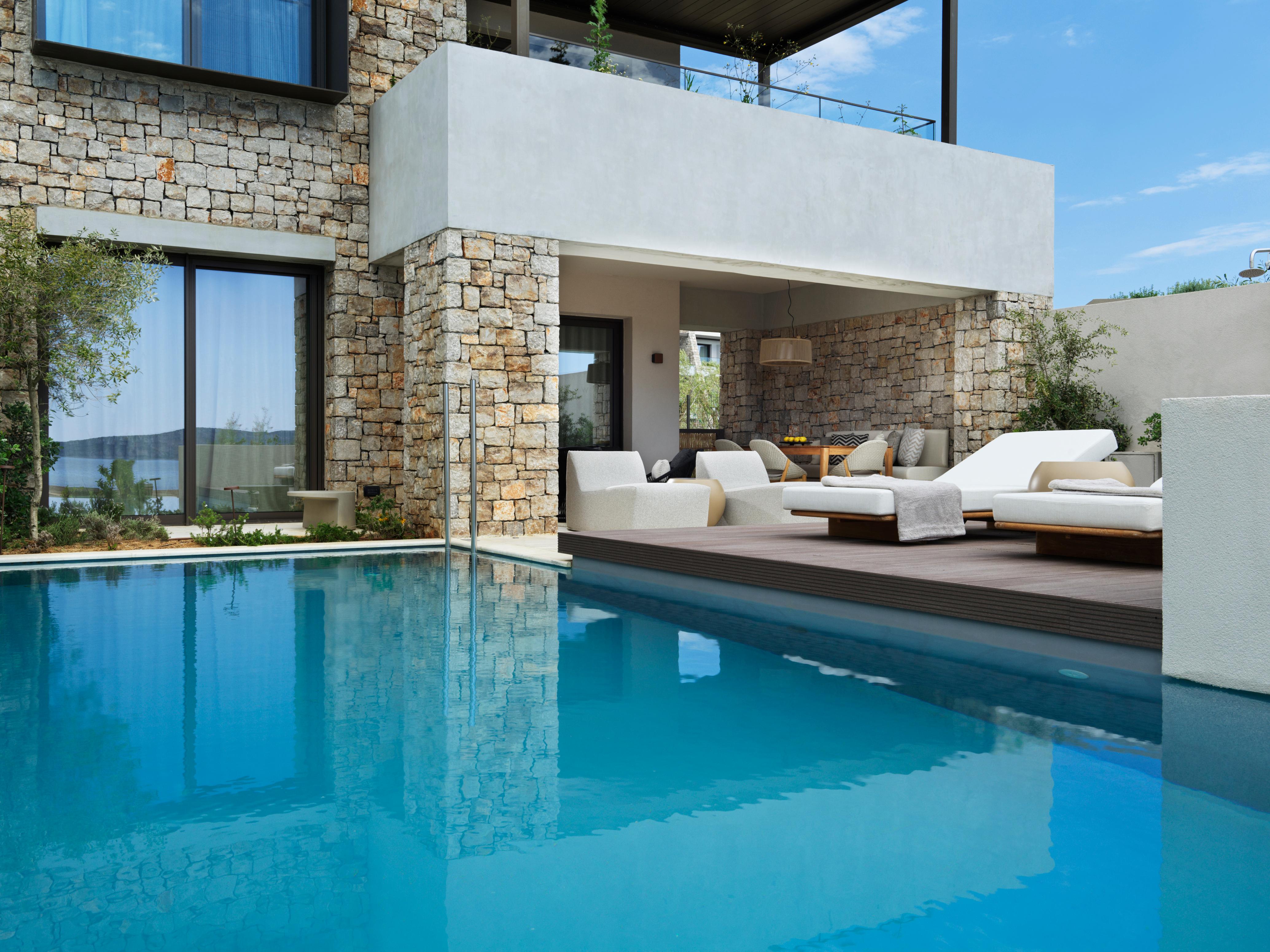 WOW Beachfront Infinity 1-Bedroom Suite