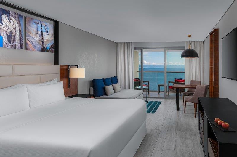 OCEAN FRONT ROOM - KING BED