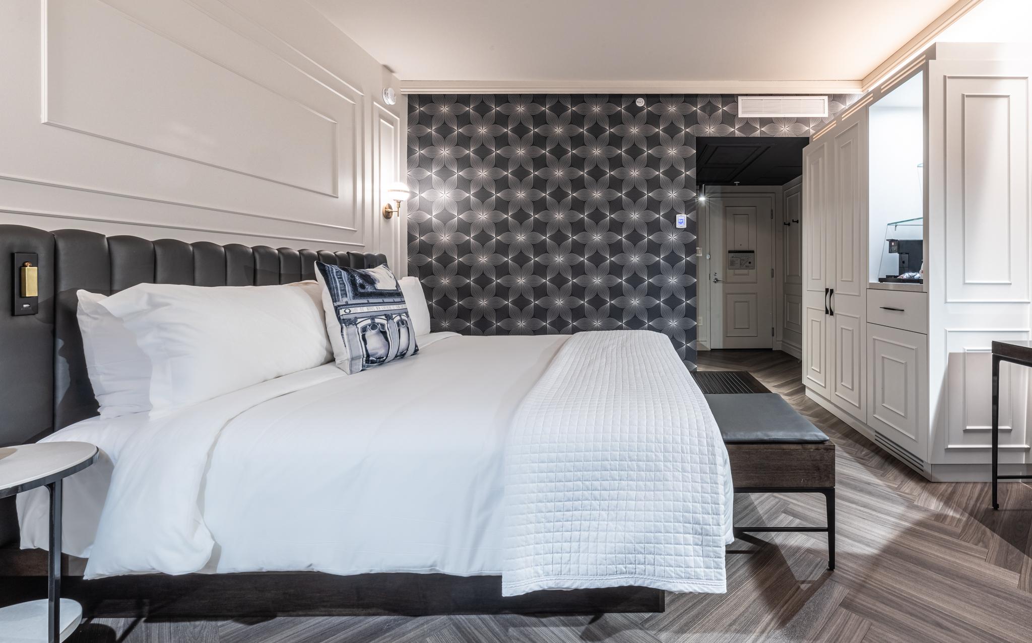 Citadine room with King bed (Old-Quebec view)