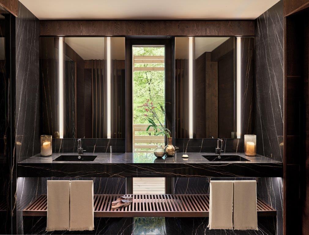 Royal Pool & Spa Suite