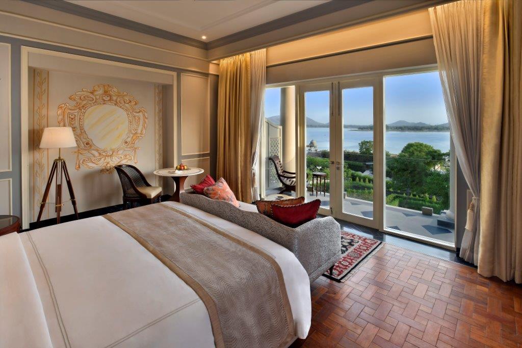 Flamingo Signature Room with Pool King / Twin bed
