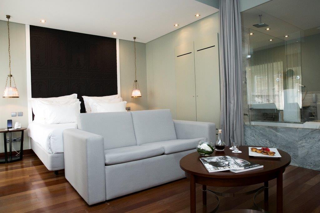 Deluxe King Size Bed