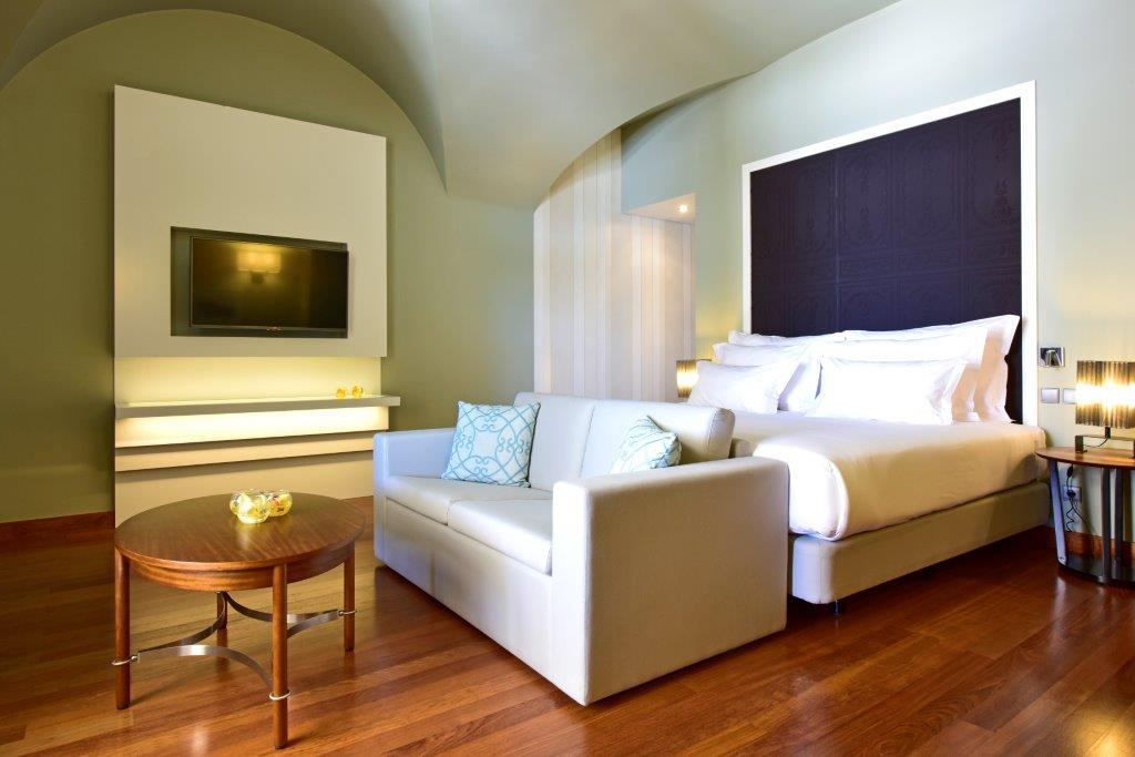 Suite King Size Bed