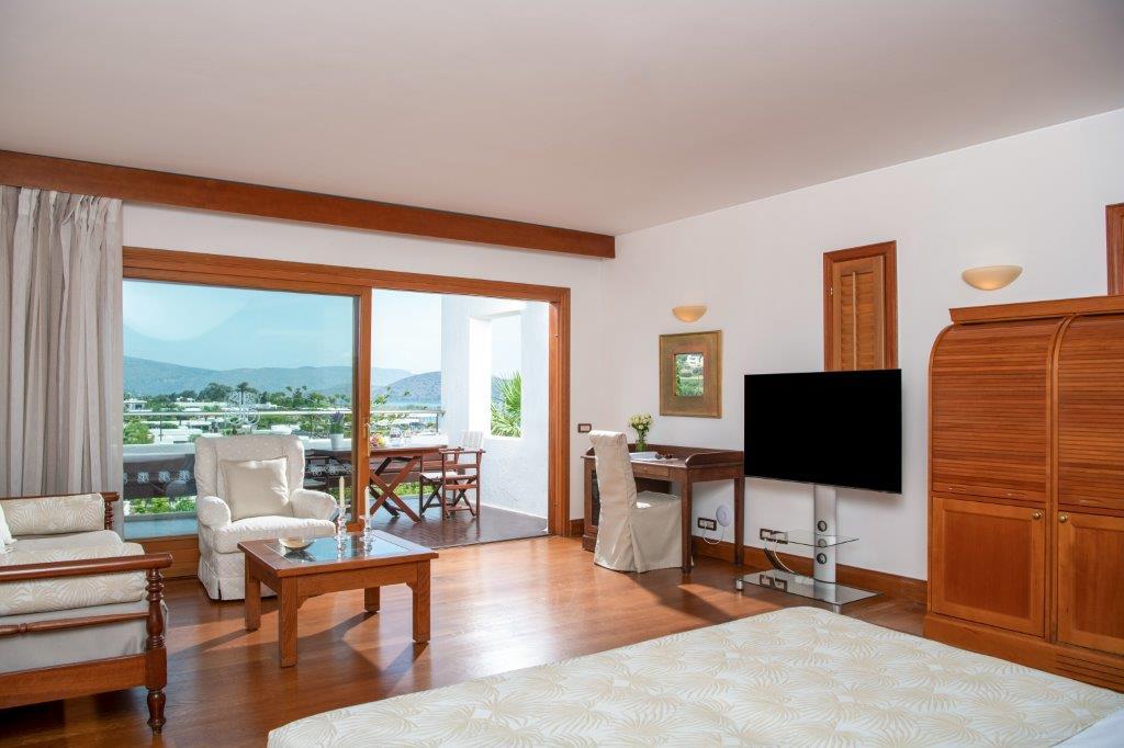 Luxury Hotel & Bungalow Suite Sea View (One Bedroom & Sitting Room Open Plan)