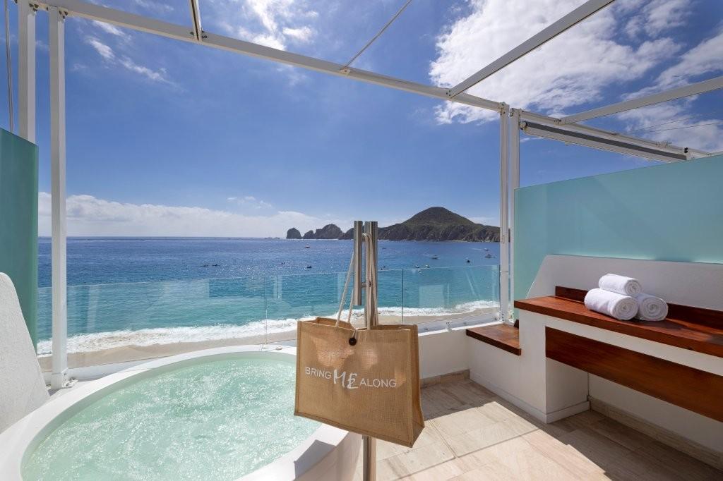 Extra ME+ Junior Suite Beach Front & Hot Tub