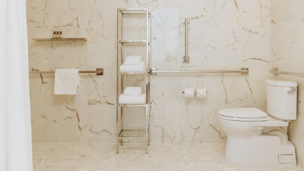 Junior Suite King Accessible
