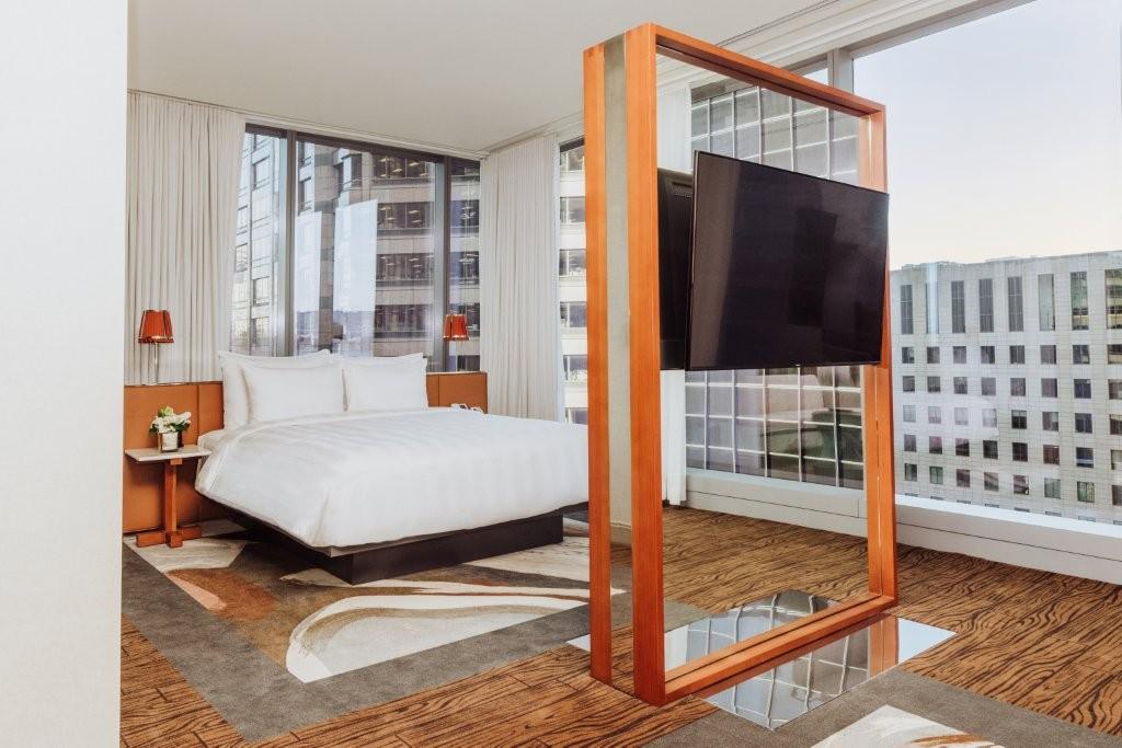Junior Suite King - City or Bay View