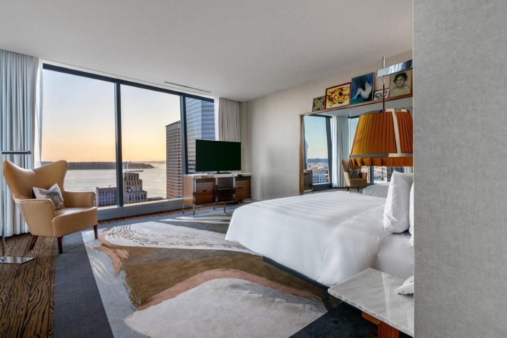 Premier King Suite