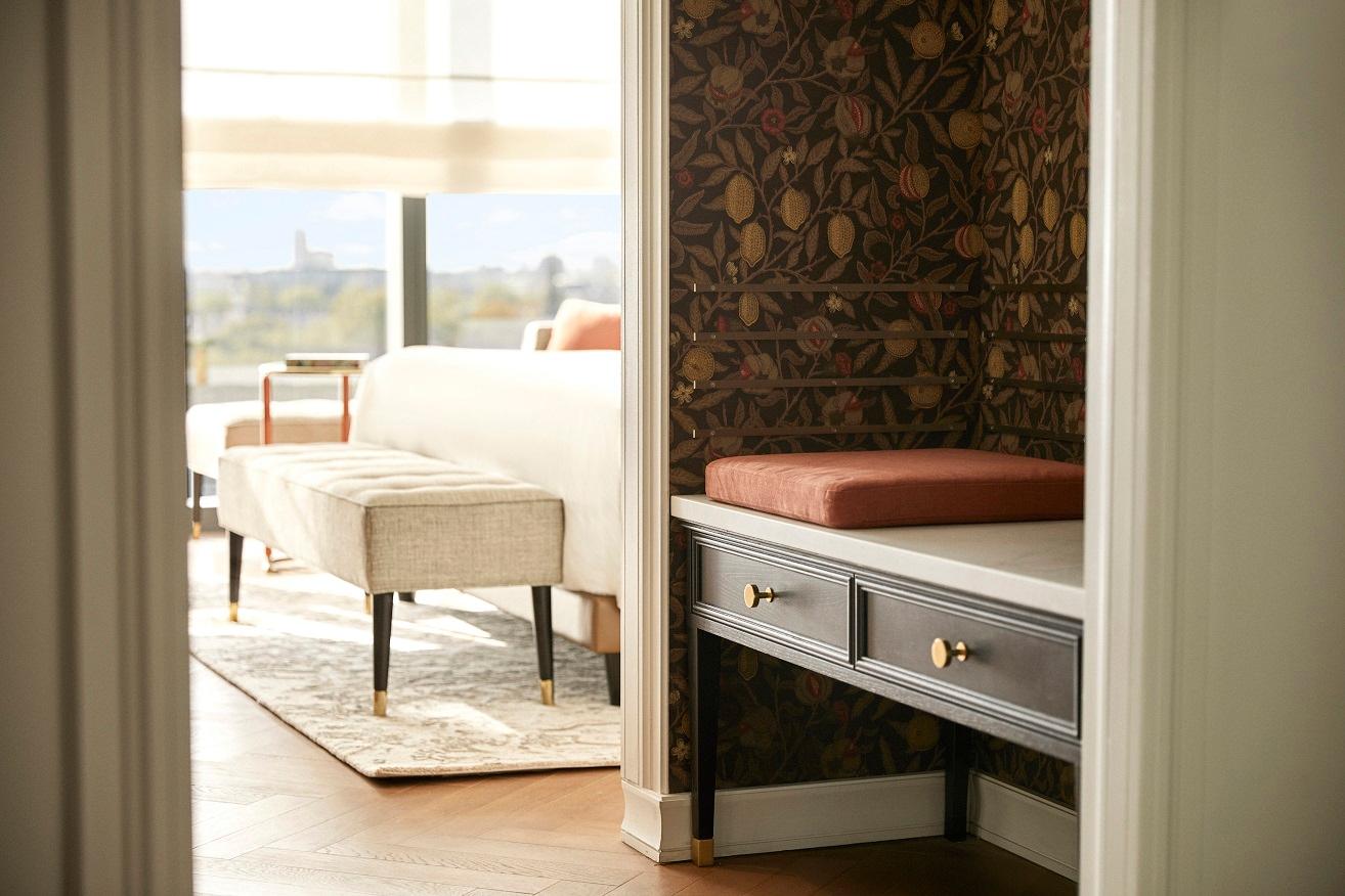1 King Bed Deluxe