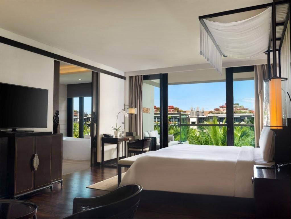 Grand Deluxe Ocean Court Room