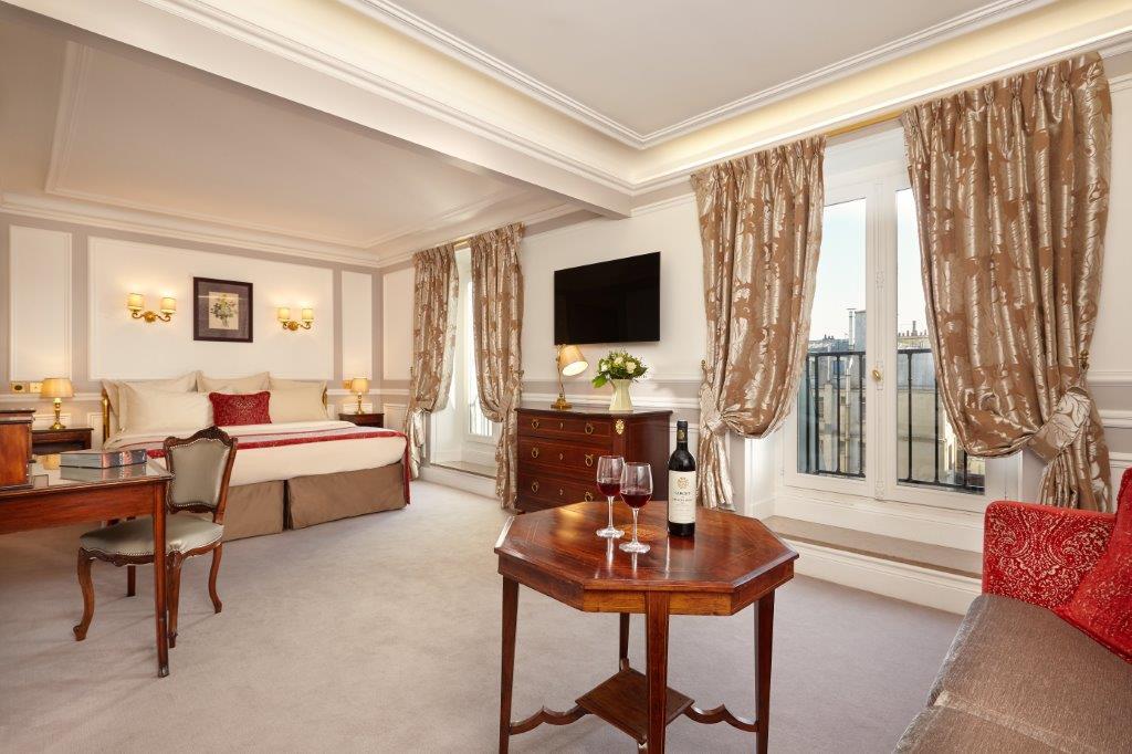 JUNIOR SUITE