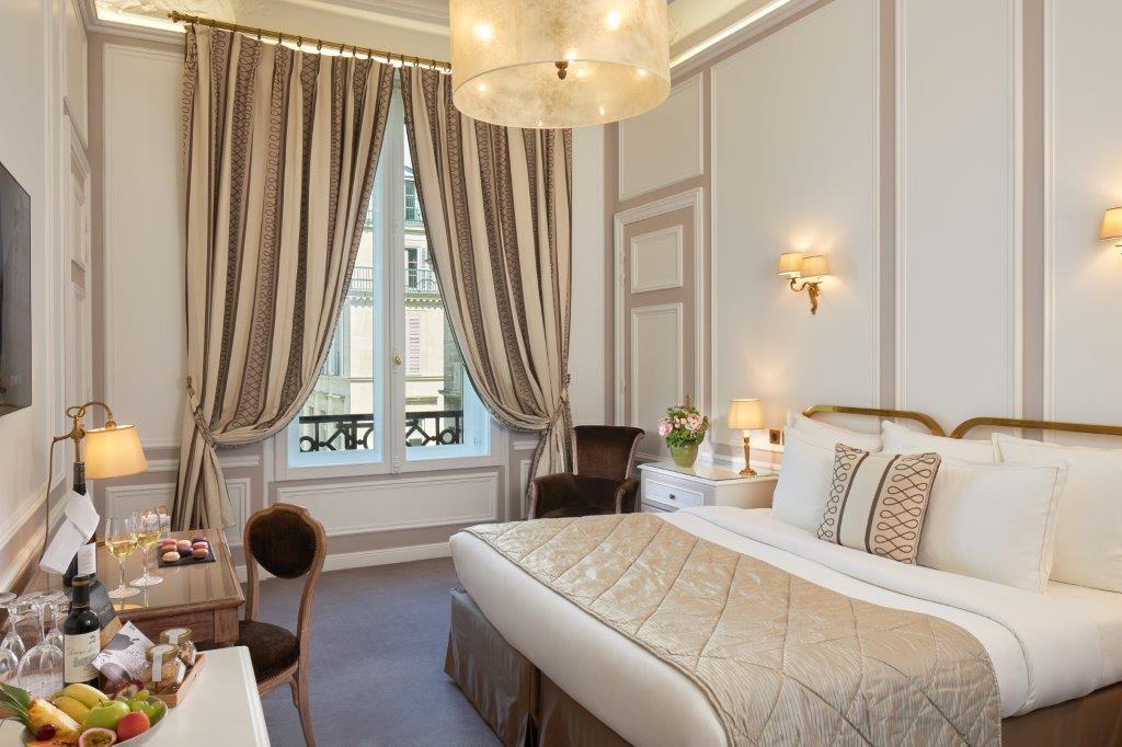 PARIS EIFFEL TOWER ROOM