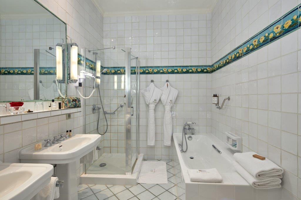 JUNIOR SUITE EIFFEL TOWER