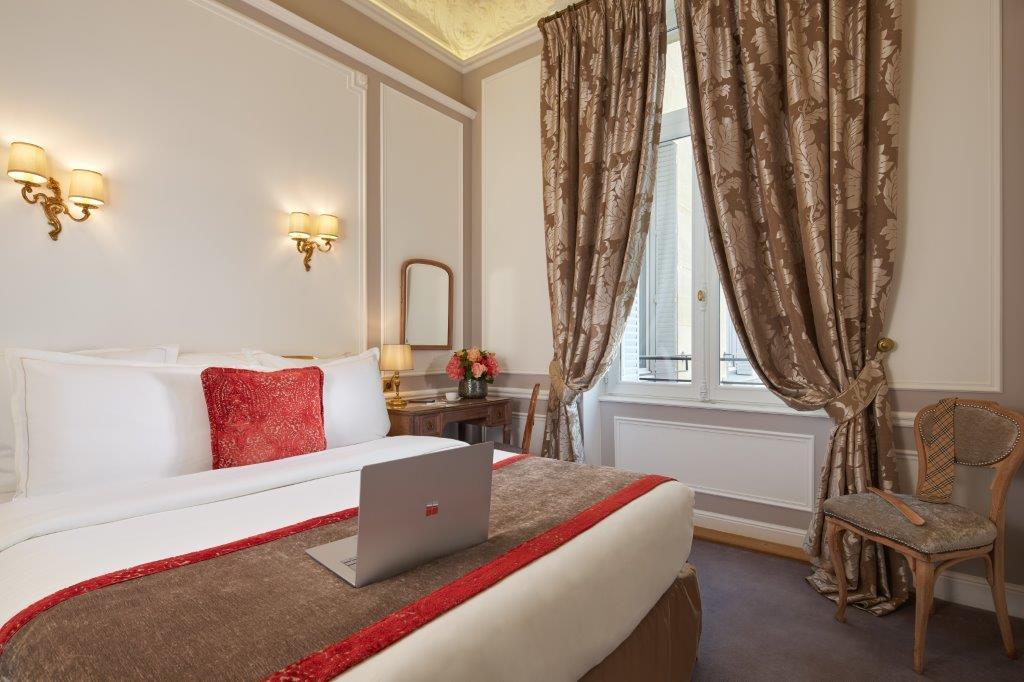 SUPERIOR ROOM