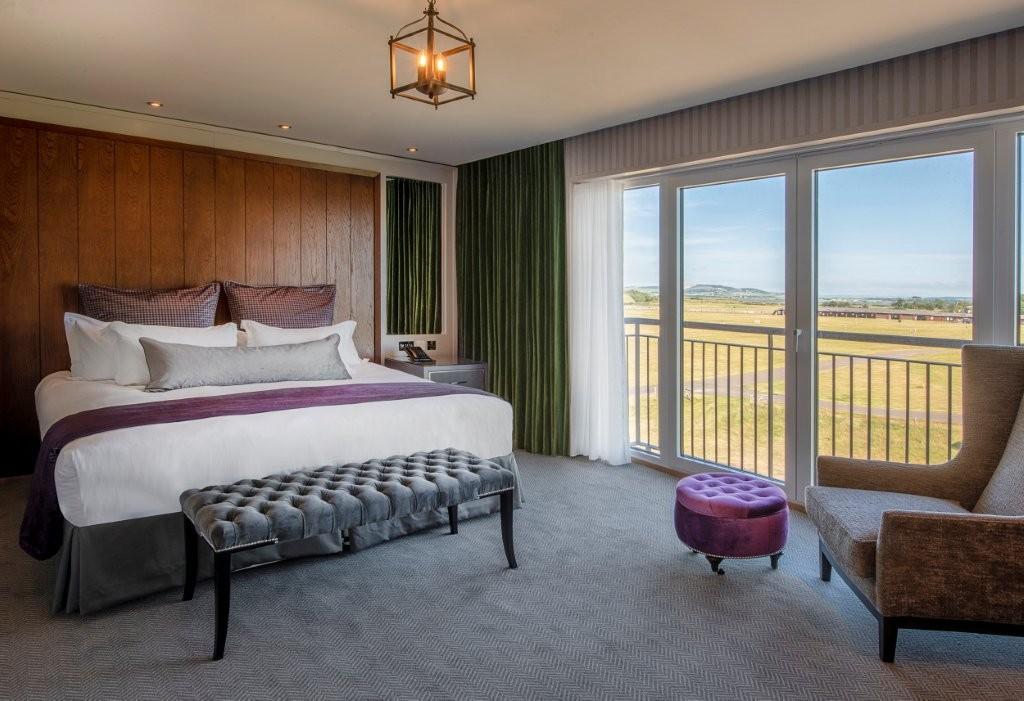 Deluxe Fairway King Suite