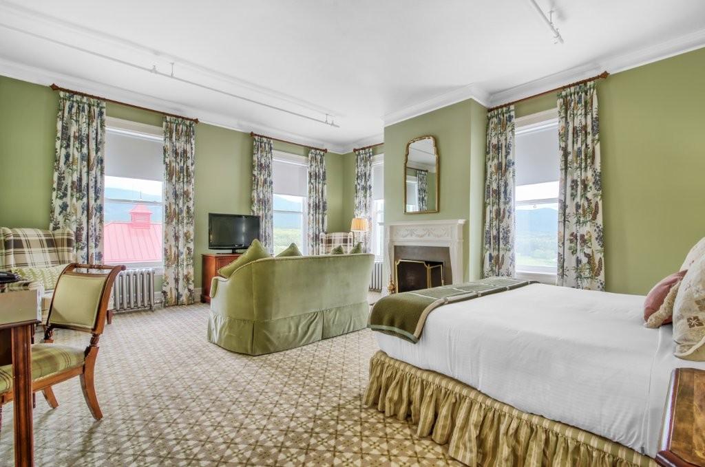 Corner Vista Room