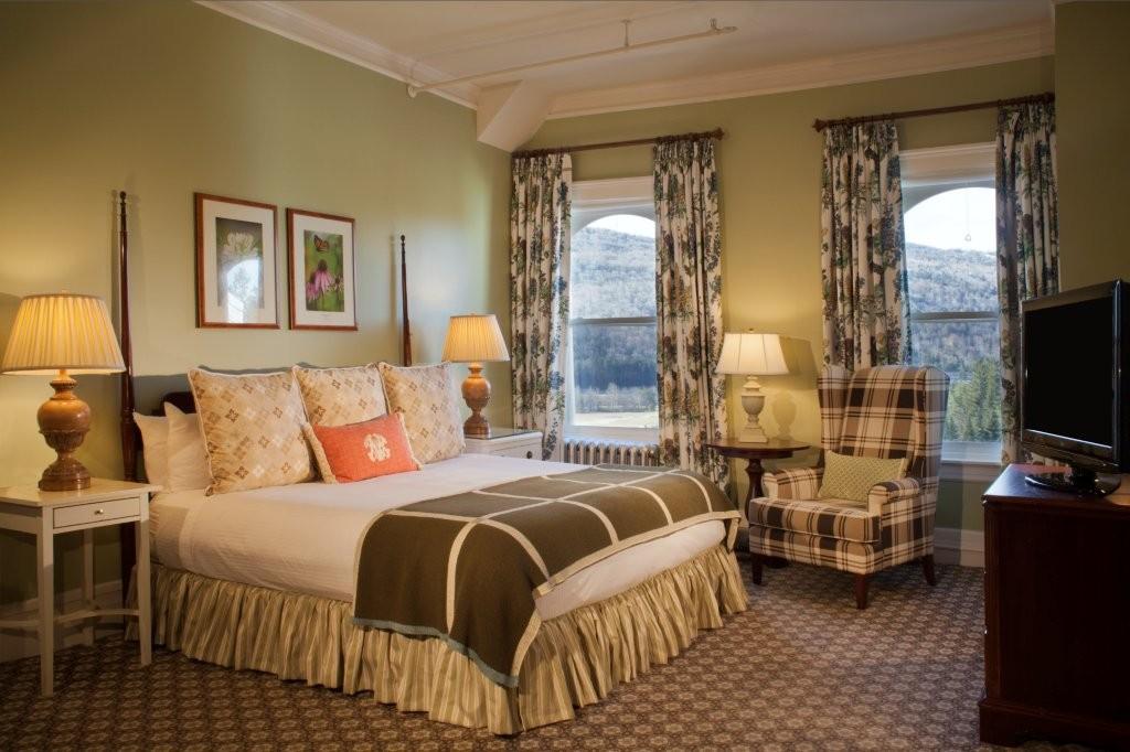 Family Room 1 King and 1 Queen Bed
