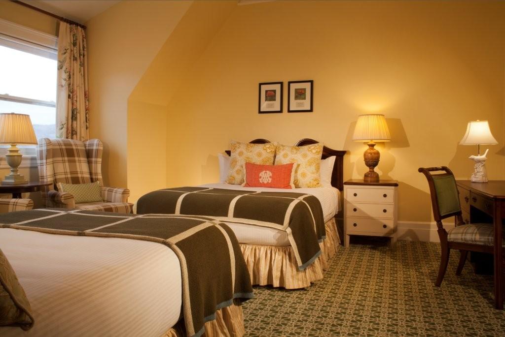 Family Room 2 Queen Beds and Parlor