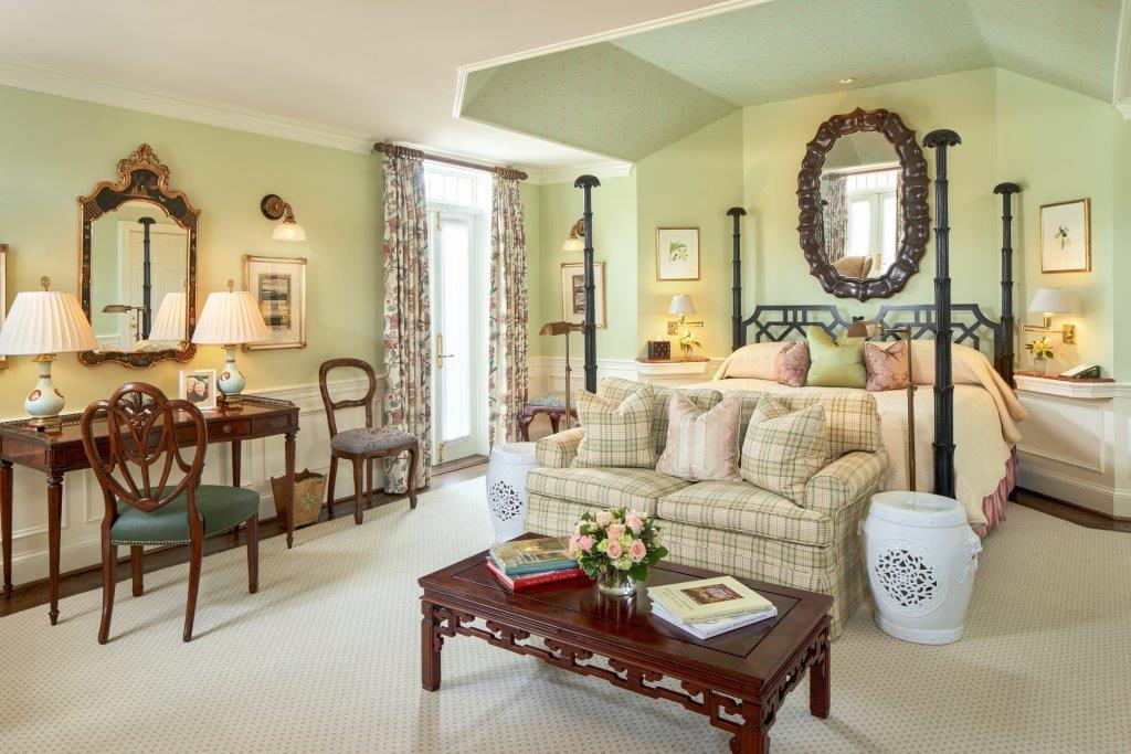 Junior Suite with fireplace (350 sq.ft.)