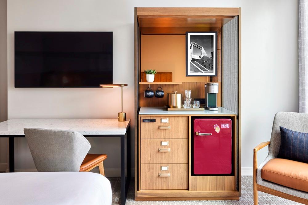 Deluxe Room (1 King Bed)